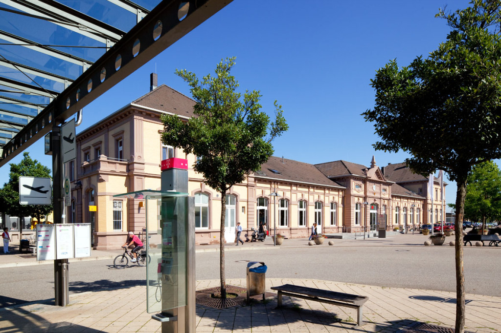 Vorplatz am Bahnhof