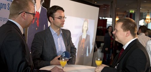 Bayerischen Rundfunk interviewt Eisenbahner mit Herz Nico Hilsberg.