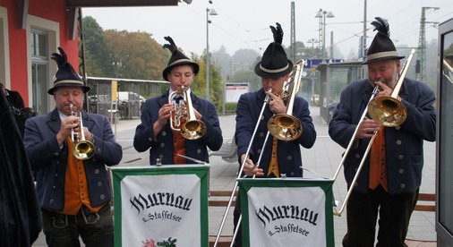 Jugend- und Blasorchesters Murnau eröffnet Feierlichkeit.