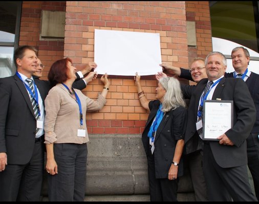 Enthüllung der Siegerplakette