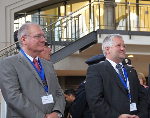 Ulrich Bischopping, DB-Bevollmächtigter für Bremen und Niedersachsen und Hermann Bollmann, Leiter des Bahnhofsmanagements in Bremen.