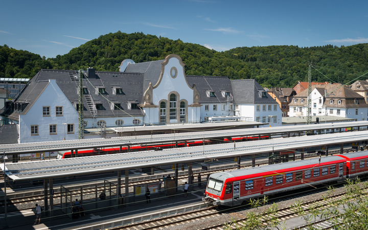 Züge im Bahnhof Murnau