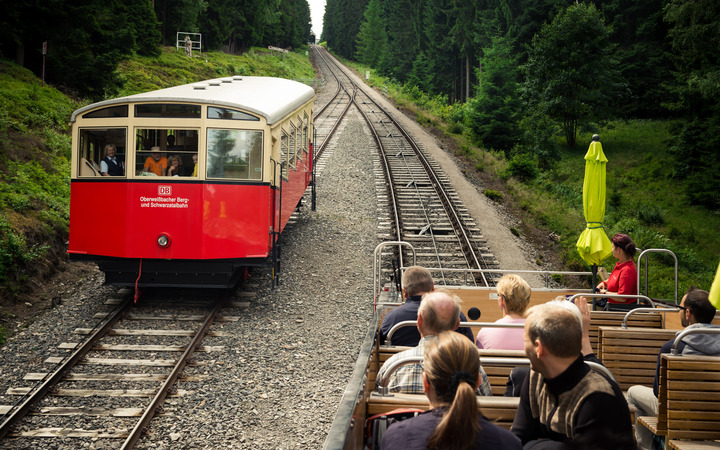 Zugwagen auf der Strecke.