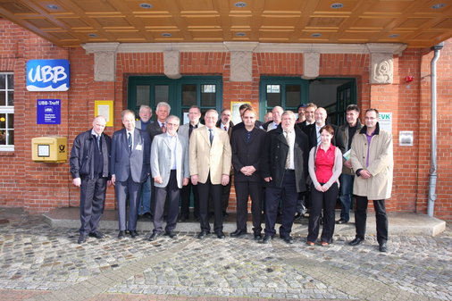 Gruppenbild mit UBB-Bahnchef