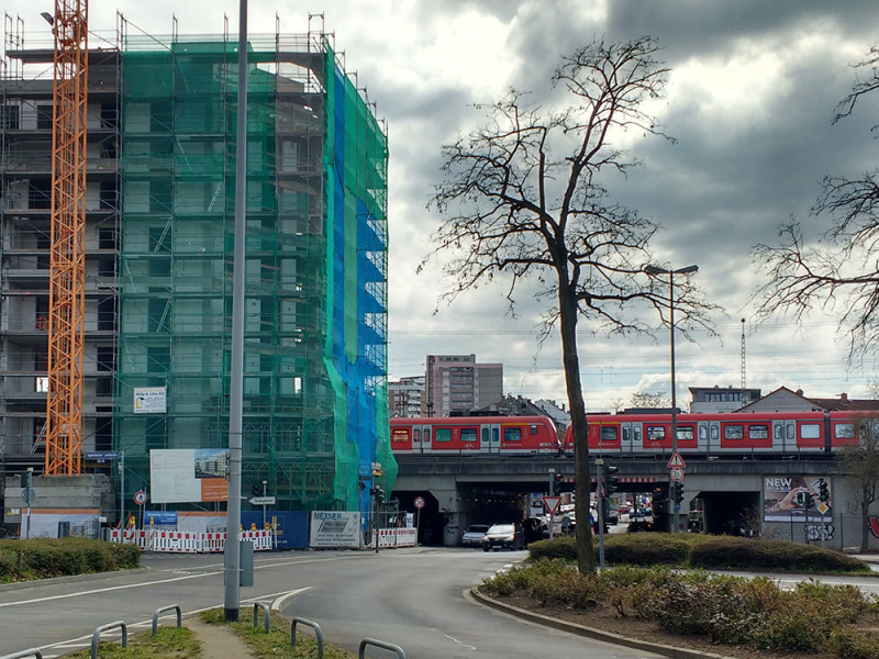 Frankfurt - Neubau an den Schienen