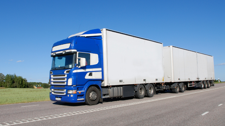 Gigaliner stellen eine große Gefahr dar. Riesen-LKW sind gefährlich für Verkehr, Umwelt und Menschen in Deutschland. In den Medien werden sie oft auch Mega oder Monster Trucks genannt.