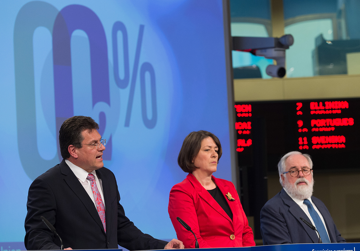 Pressekonferenz zur Strategie für emissionsfreie Mobilität in Brüssel: Maroš Šefčovič, Violeta Bulc und Miguel Arias Cañete von der EU-Kommission stellen CO2-Maßnahmenpaket vor