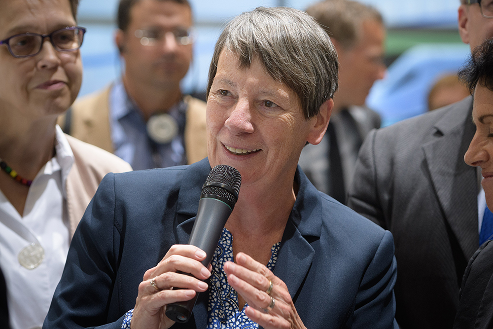 Bundesumweltministerin Barbara Hendricks auf der InnoTrans 2016