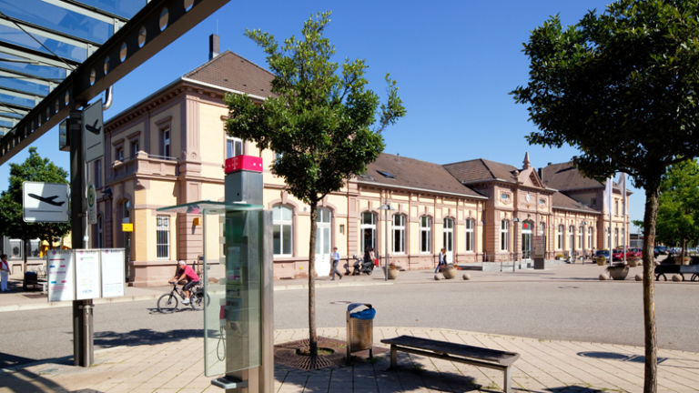 Der Bahnhof Baden-Baden in Baden-Württemberg