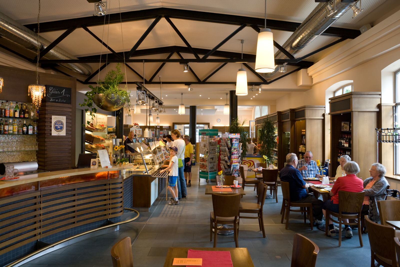 Bahnhof Landsberg am Lech: Blick in das Bürgercafé