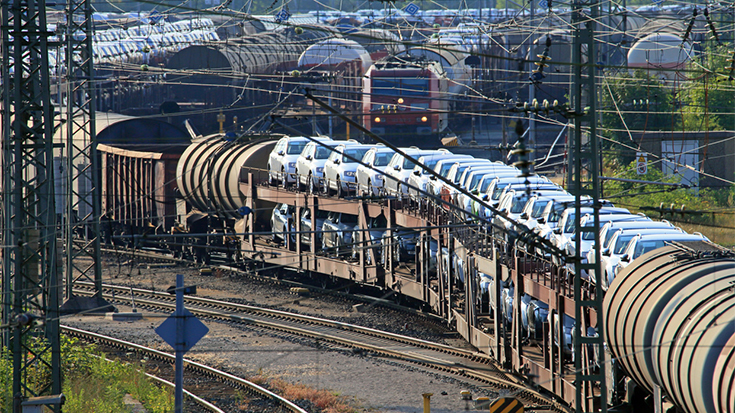 „Brenner-Gipfel“ gegen Stau: Die Grenzkontrollen zwischen Deutschland, Österreich und Italien bringen nicht nur Lkw, sondern auch die Güterbahnen in Not. Die Allianz pro Schiene verlangt Beschleunigung.