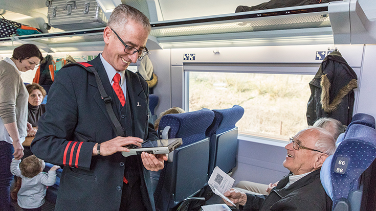 Recep Buluter erhielt 2018 die SILBER-Auszeichnung für den Wettbewerb Eisenbahner mit Herz der Allianz pro Schiene