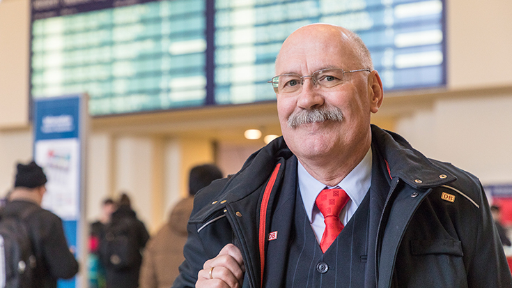 Hartmut Dressler erhielt 2018 die GOLD-Auszeichnung für den Wettbewerb Eisenbahner mit Herz der Allianz pro Schiene