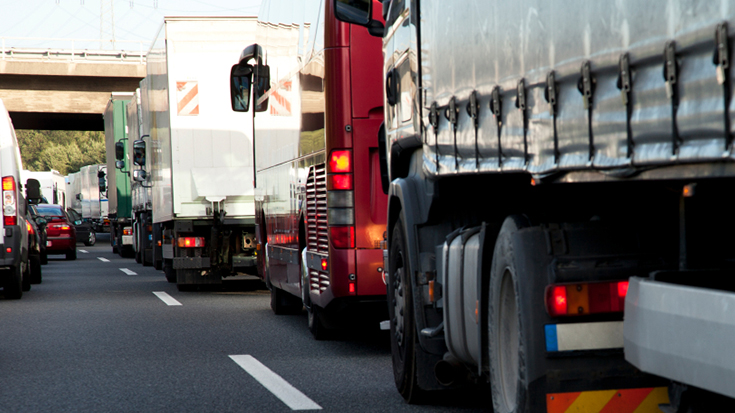 EU-Mobilitätspaket: Was die Arbeitsbedingungen von Lkw-Fahrern mit der Bahn zu tun haben