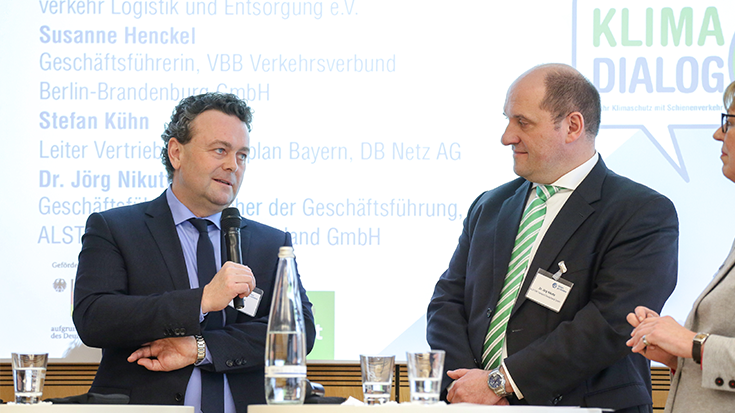 Stefan Kühn (DB Netz AG), Dr. Jörg Nikutta (Alstom Transport Deutschland) in der Diskussion.