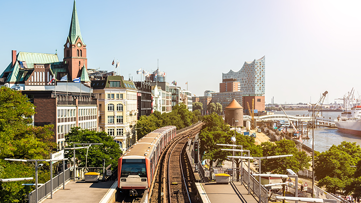 Um Fahrverbote zukünftig zu vermeiden, sollten Metropolen wie Hamburg in den Ausbau von Stadtbahnen investieren, meint die Allianz pro Schiene.