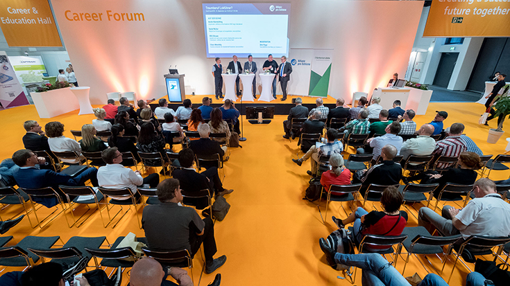 Gut besucht: Zahlreiche InnoTrans-Besucher lauschten den Erzählungen von Ex-LKW-Fahrer und Lokführer-Azubi, André Kleinbölting, auf unserem Podium „Traumberuf Lokführer?“.