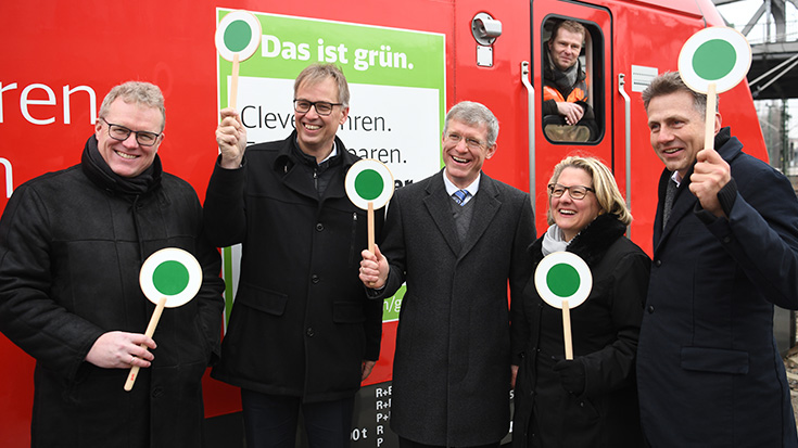 Eine Reise für den Klimaschutz: Noah's Train hält in Berlin - Dirk Flege, Svenja Schulze (Allianz pro Schiene)