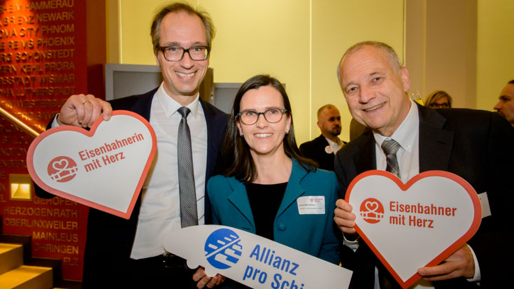 Dr. Markus Ksoll, Leiter Verkehrspolitik DB , Ulrike Haber-Schilling, Hauptgeschäftsführerin der AGV Move, und Hans Leister, Inhaber Zukunftswerkstatt Schienenverkehr