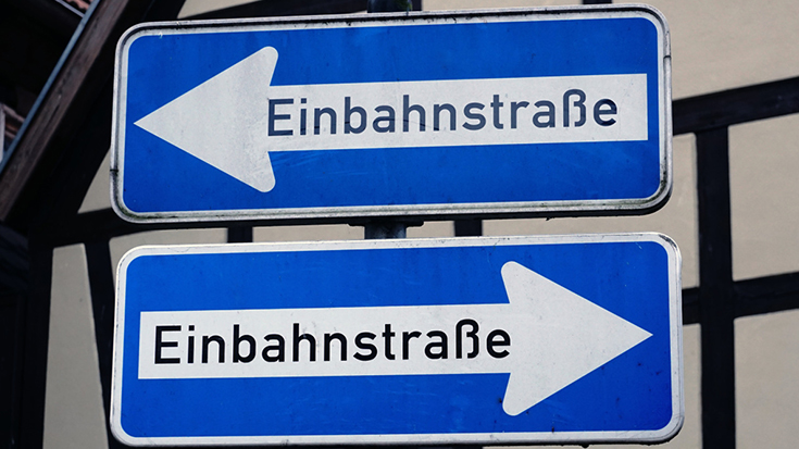 Klimapolitik mit widersprüchlichen Signalen: Die Allianz pro Schiene vermisst eine klare Richtungsentscheidung für eine Verkehrs- und Klimawende.