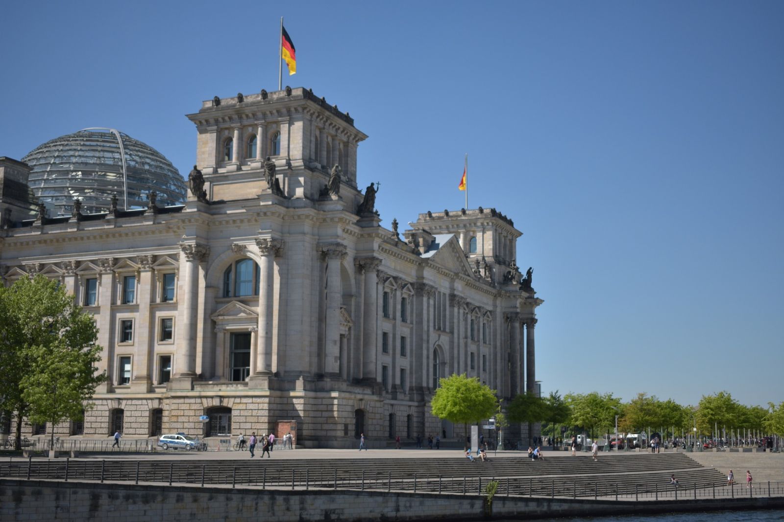 Die Bahnverbände rufen den Deutschen Bundestag zu Nachbesserungen am Bundeshaushalt auf. Der Regierungsentwurf reicht nicht.