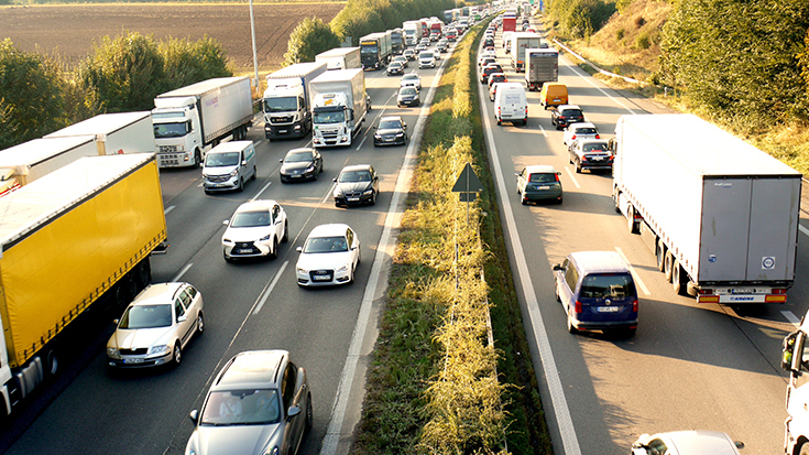 Lkw sollen mit Maut Schiene finanzieren