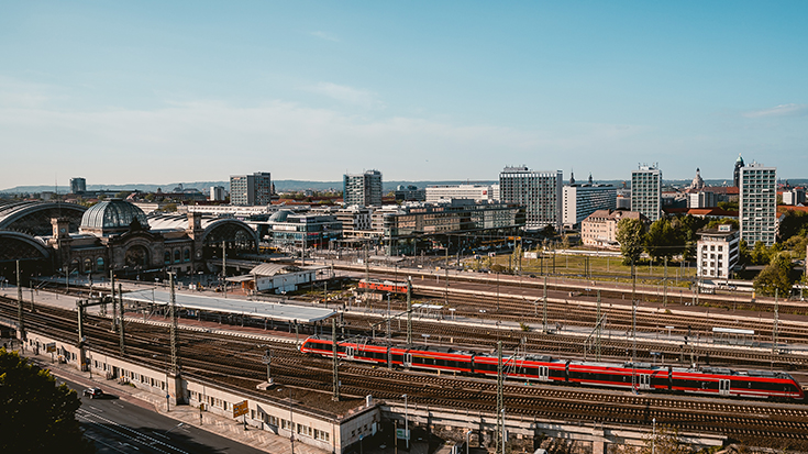 Einfahrt in den Dresdner Hauptbahnhof