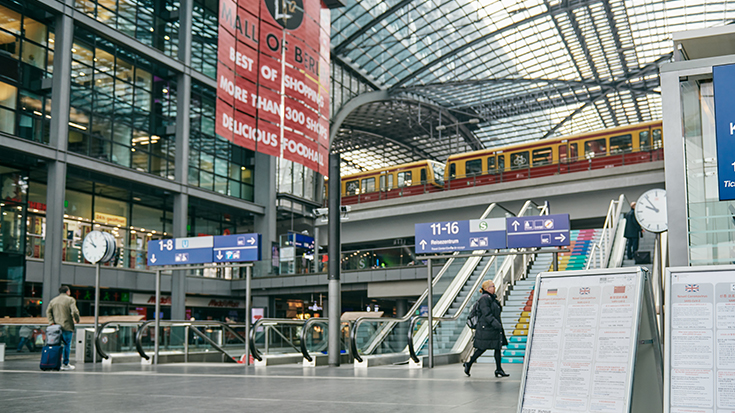 Leere Bahnsteige während der Corona Krise auch in Berlin