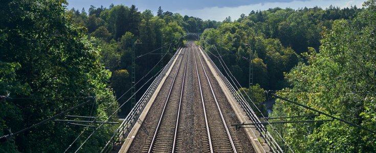 Elektrifizierte Bahngleisen