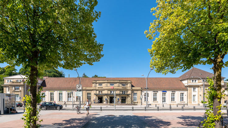 Der Bahnhof Coburg ist einem spätbarocken Schloss nachempfunden.