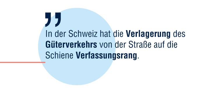 In der Schweiz hat die Verlagerung des Güterverkehrs von der Straße auf die Schiene Verfassungsrang.