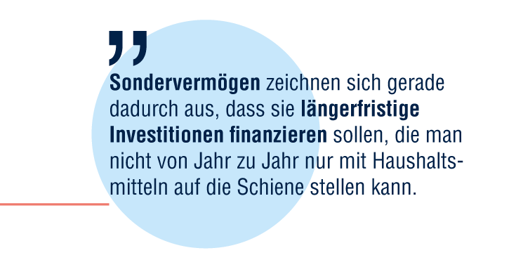 Sondervermögen zeichnen sich gerade dadurch aus, dass sie längerfristige Investitionen finanzieren sollen, die man nicht von Jahr zu Jahr nur mit Haushaltsmitteln auf die Schiene stellen kann.