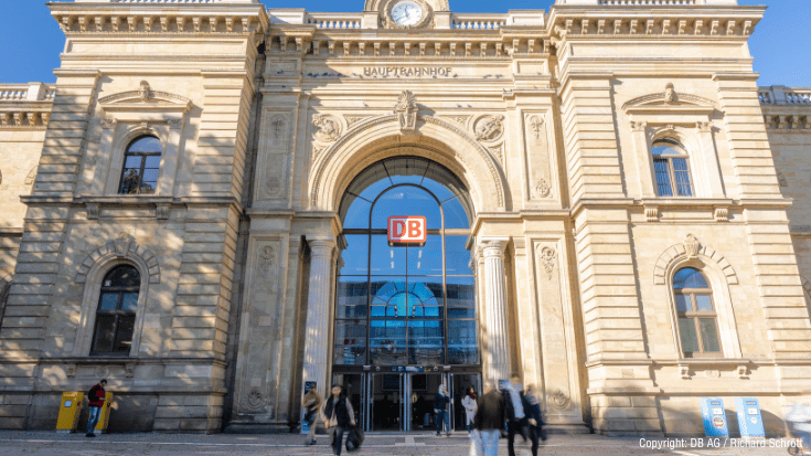Der Hbf Magdeburg in der Frontalansicht