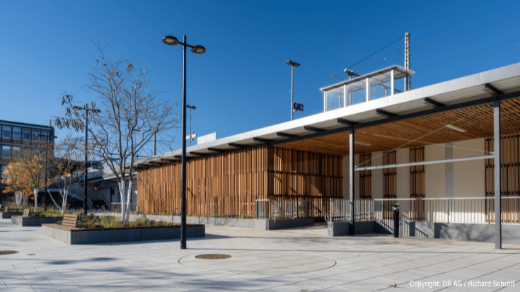 Der neu gestaltete Kölner Platz mit neuem Fahrradparkhaus